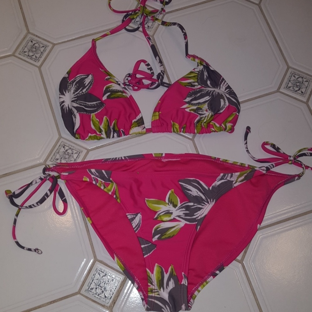 LG Xhilaration bikini